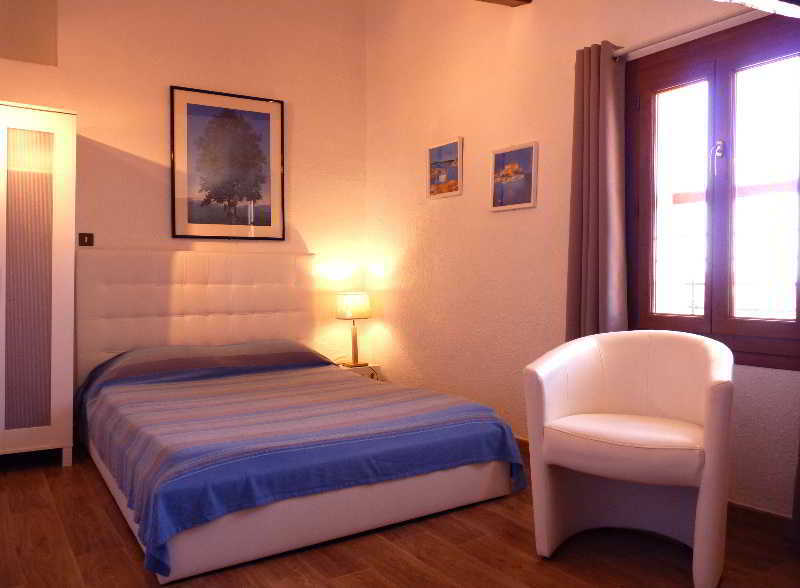 Hotel Du Soleil Ιέρ Εξωτερικό φωτογραφία