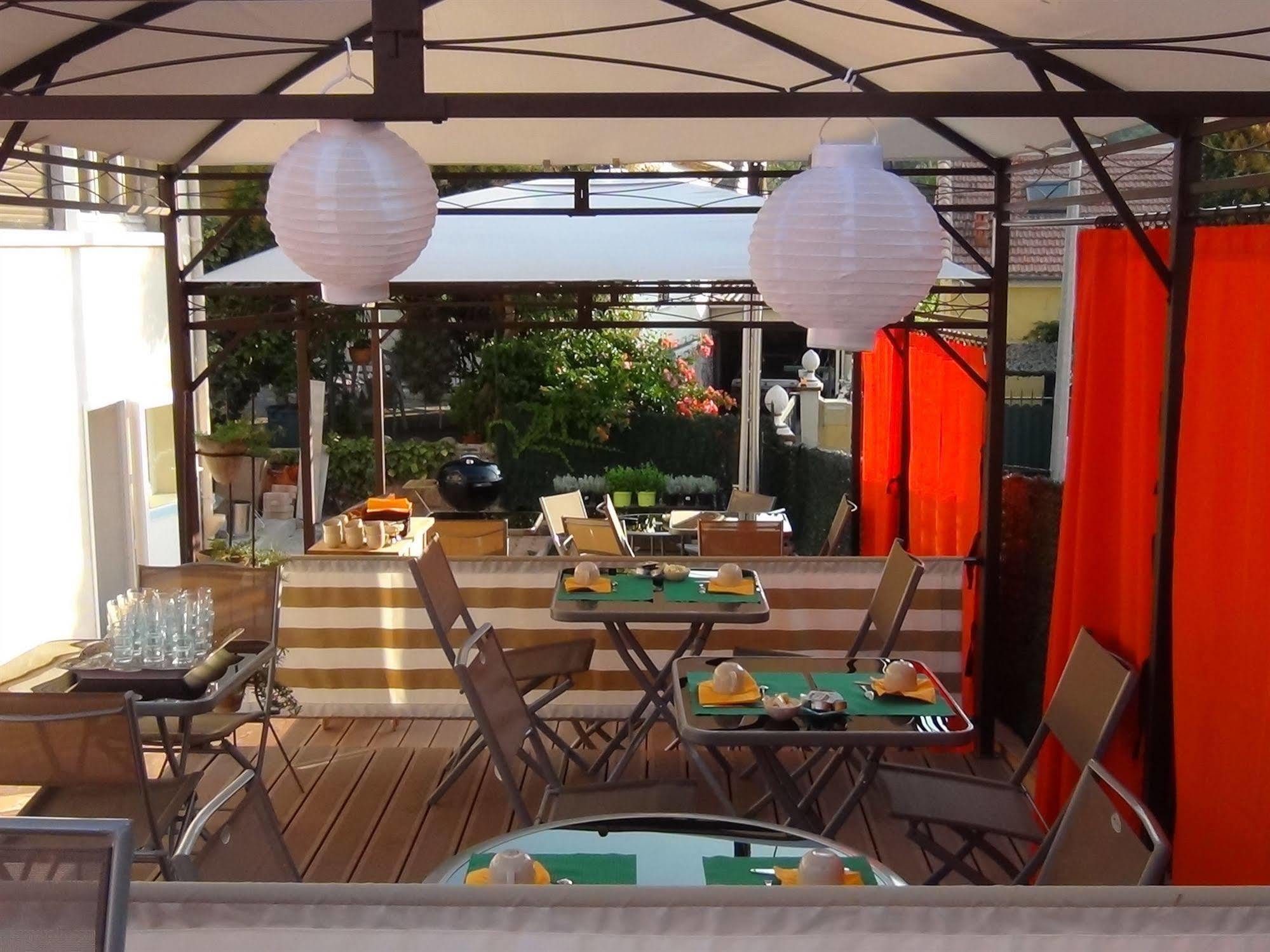 Hotel Du Soleil Ιέρ Εξωτερικό φωτογραφία