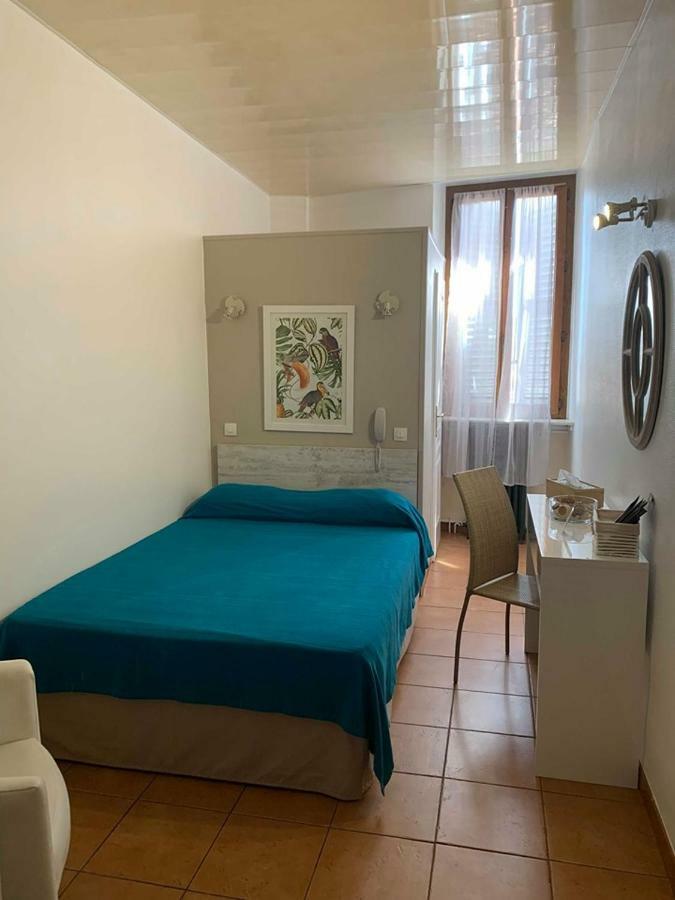 Hotel Du Soleil Ιέρ Εξωτερικό φωτογραφία